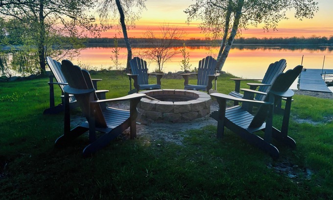 Richwood House | Stunning Lake House with Game Room & Sunrise Views