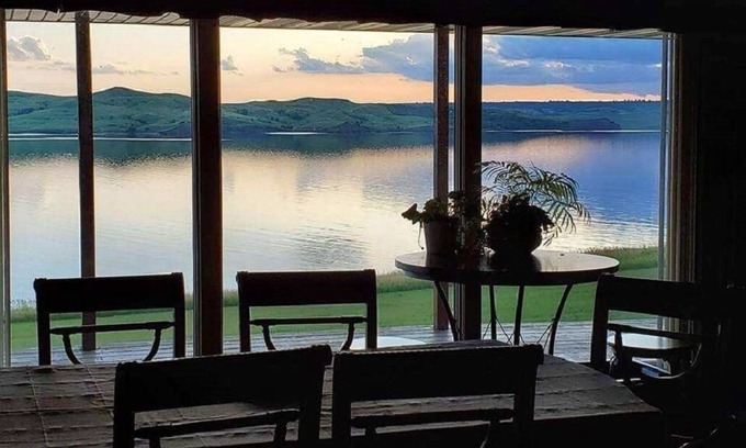 Pollock House | Serene Lake House Retreat with Pool and Child-Friendly Amenities