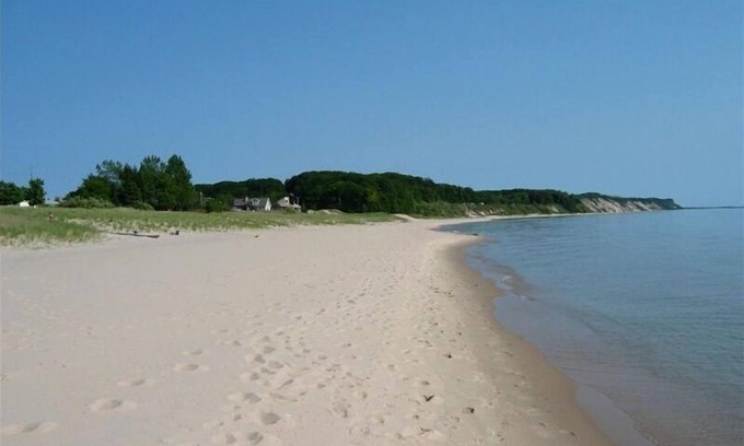 Ludington Cottage | Amazing Lake Michigan Beachfront with Breathtaking Sunsets