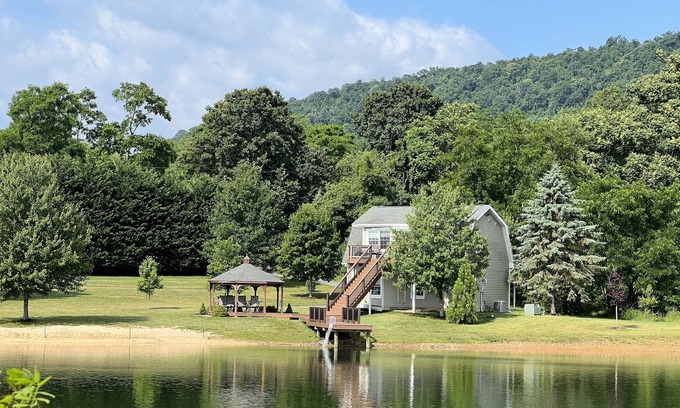 Clear Spring House | Private lake within 1.5 hours of DC and Baltimore!!!