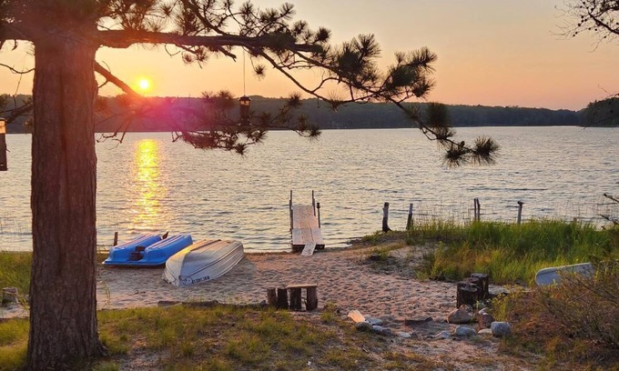 Johannesburg Cottage | Tranquil Lakefront Cottage with Stunning Sunset Views