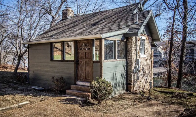 Osage Beach Cabin | Idyllic Lakefront Cabin with Dock and Amazing Views