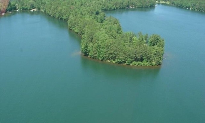Remer House | Idyllic Lakefront Retreat at Big Bass Lake - 10/10 Rating