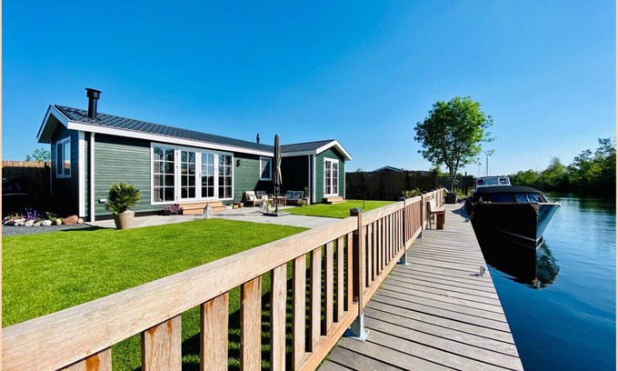 Vinkeveen Ski Chalet | Private Residence by the Lake Near Amsterdam - 10/10 Rated