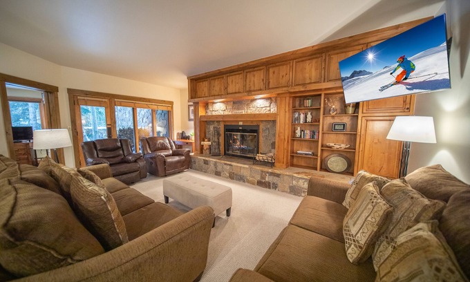 Mountain House Condo | Family-Friendly Bonus Bunk Room for Memorable Summer Trips