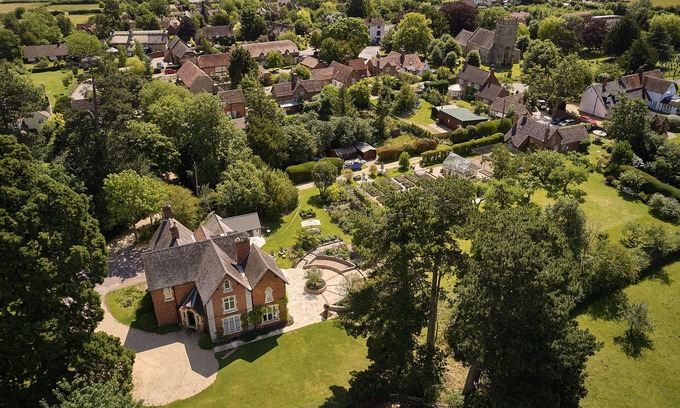 Wickhamford Cottage | Secluded North Cotswolds Retreat for Couples & Pets