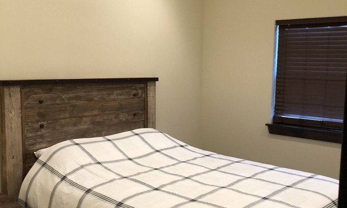 Harper Cabin | Cozy Lodge in Harper, TX with Outdoor Fireplace & Patio
