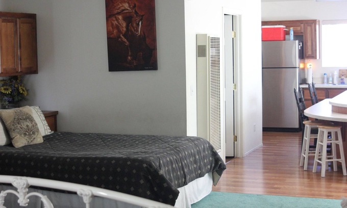 Kernville Cottage | Cozy Private Loft Cottage Near Kern River - Pet Friendly!