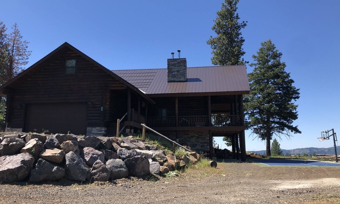 Tamarack Resort Cabin | Scenic Log Cabin with Breathtaking Views and Family Amenities