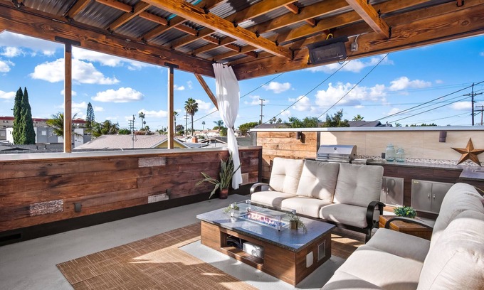 Normal Heights House | Indulge in a Private Rooftop with Jacuzzi & Ocean Views