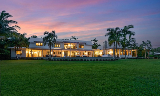 Bradenton House | Discover Jubilee Sanctuary: Waterfront Estate with Pool & Spa
