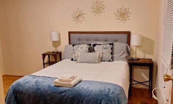 Hinesville House | Cozy Private Studio with Kitchen for Couples and Solo Travelers