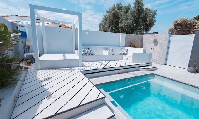 Mindarie House | Tranquil Mindarie Retreat: Garden Views & Marina Walks