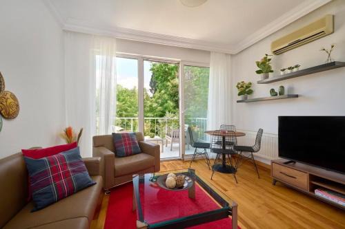 Bebek Apartment | Modern 3-Bed Triplex with Terraces - Family & Pet Friendly