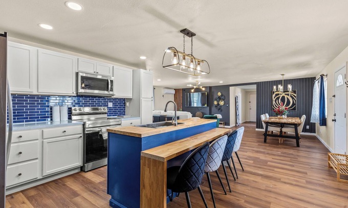 Twentynine Palms House | Family-Friendly Modern Desert Oasis on Expansive Grounds