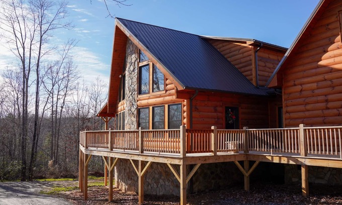 Mount Airy Cabin | Exceptional 5 Master Bedroom Mountain Cabin with Hot Tub