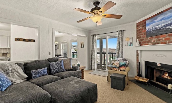 Banner Elk Condo | Relaxing Retreat: Unwind by the Pool & Hot Tub!