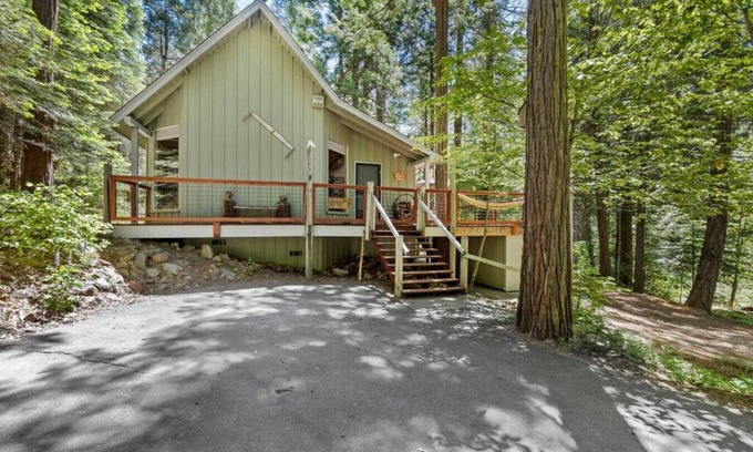 Long Barn Cabin | Cozy, Family & Pet Friendly Cabin with Pool and Breakfast