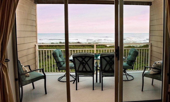 Ocean Isle Beach Condo | Oceanfront Windjammer Condo with Spectacular Views
