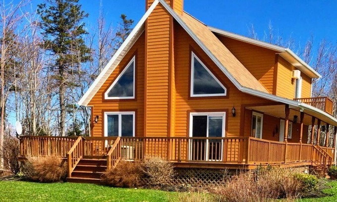 Prince County Cottage | Ocean-Front Cottage with Pool & Breakfast - Rated 8.8/10
