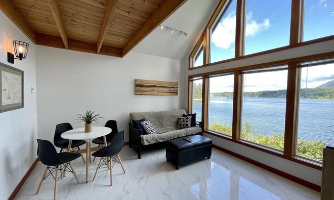 Ucluelet Cabin | Oceanfront Cabin with Hot Tub - Guest Rated 9.8/10