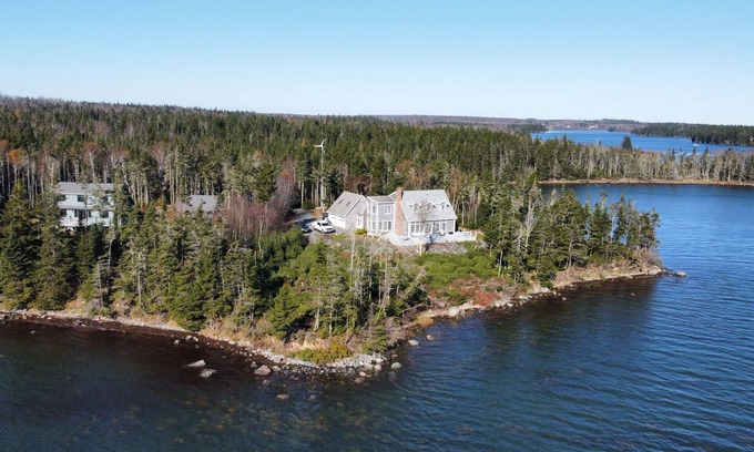 Addison House | Exclusive Oceanfront Retreat with Panoramic Views & Hot Tub