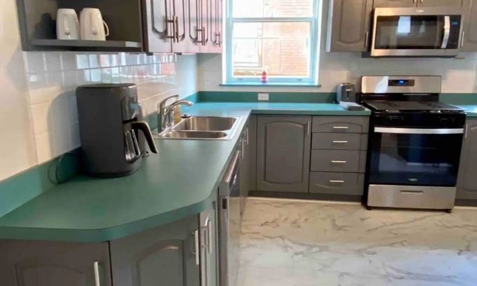 Central West End Apartment | Cozy One Bedroom in Historic Mansion with Breakfast Included