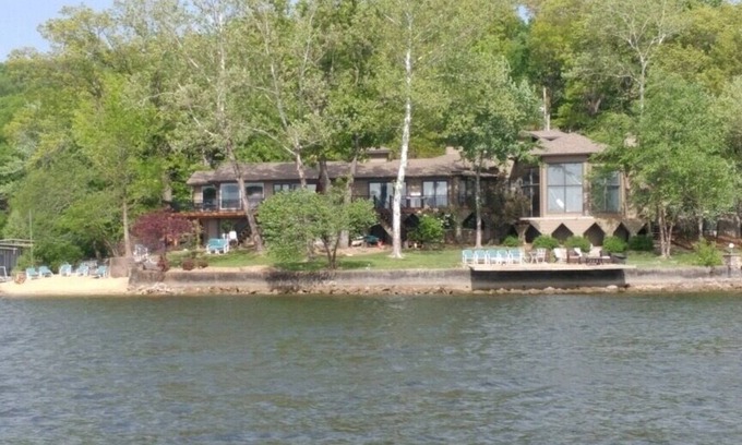 Osage Beach House | Idyllic Private Paradise with Ocean View & Spa Amenities