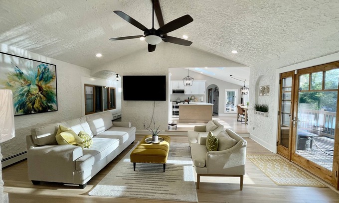 Coventry House | Escape to an Exquisite Lakefront Retreat with Heated Pool