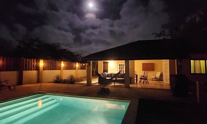 Oranjestad House | Discover a Private Paradise on One Happy Island