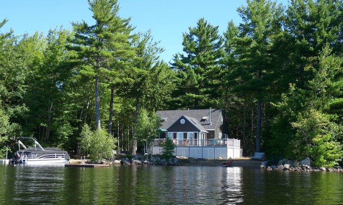 Middleton House | Experience Private Peninsula: Waterfront and Sandy Beach Bliss