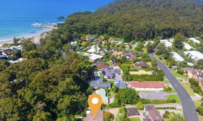 Surf Beach House | Pet-Friendly Garden Retreat, Steps from Wimbie Beach
