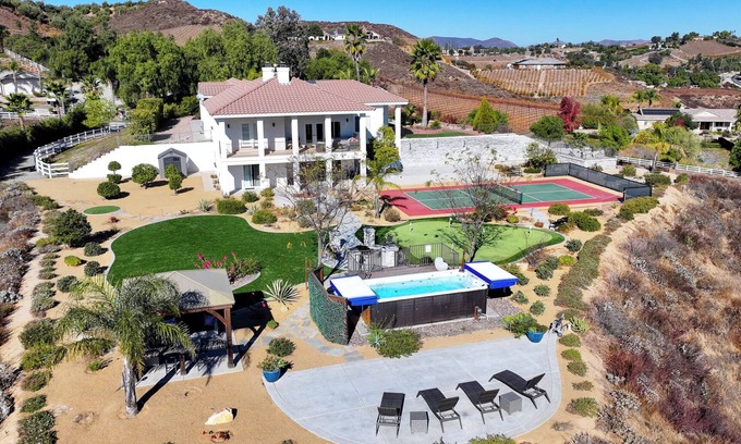 Temecula House | Experience Pickleball Paradise in Scenic Wine Country