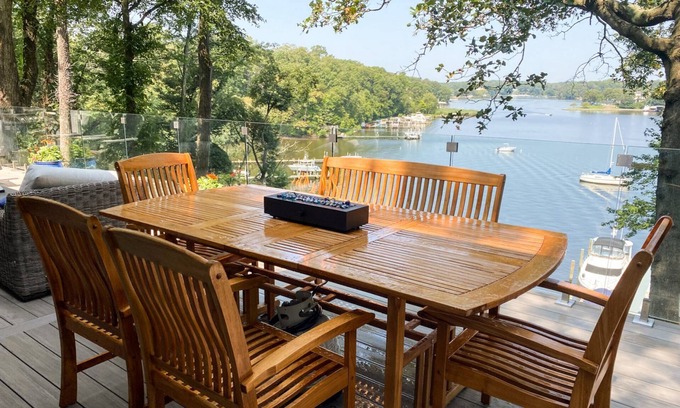 Arden-on-the-Severn House | Waterfront Jolly Roger: Private Pier & Pool Near Annapolis