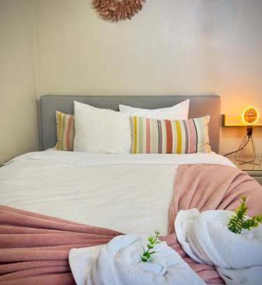 Resita Apartment | Inviting Retreat: Self Check-In, Netflix & Free WiFi