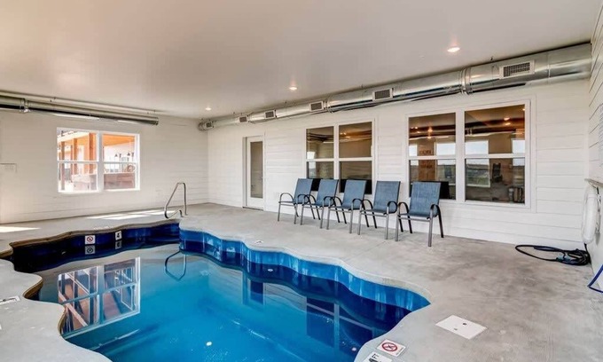 Kimberling City House | Unforgettable Stay at The Coveside Pool Place - Guest Rated 9.8