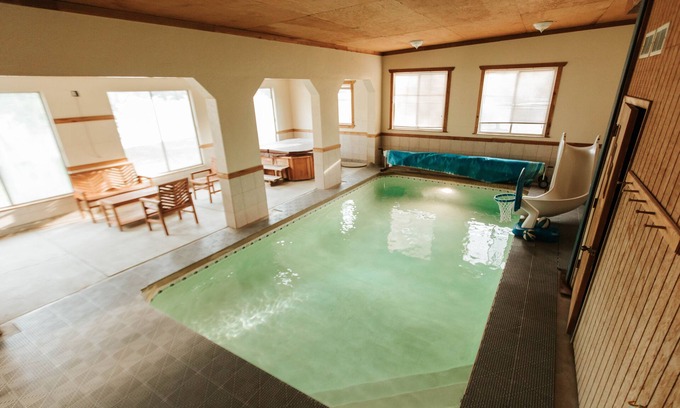Lakeview House | Indulge in a 4-Bedroom Stay with Private Pool & Hot Tub