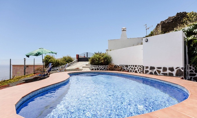 El Granel Cottage | Relax by Your Private Pool with Sea Views in Puntallana