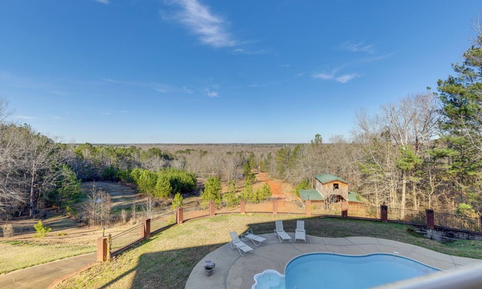 Wetumpka House | Inviting Wetumpka Farmhouse with Private Pool Getaway