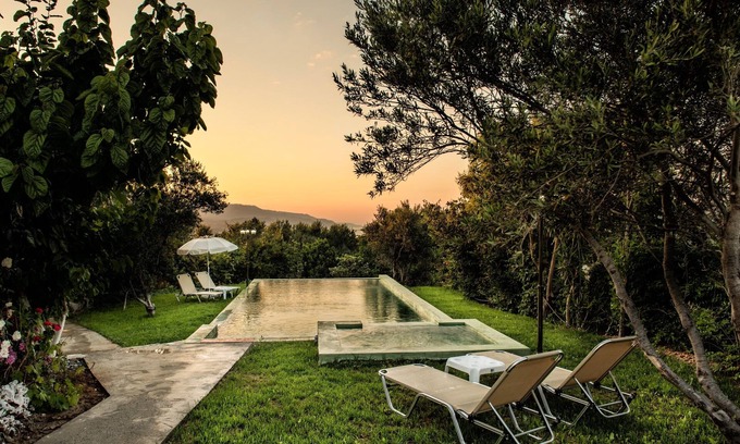 Darmarochori Villa | Beachfront Retreat with Private Pool and BBQ Area