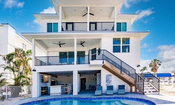Fort Myers Beach House | Experience Sunsational Sunsets with Oceanfront Bliss