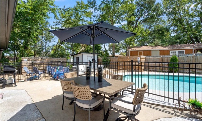 Bentonville House | Unwind with a Private Pool Near Trails & Pet-Friendly Fun