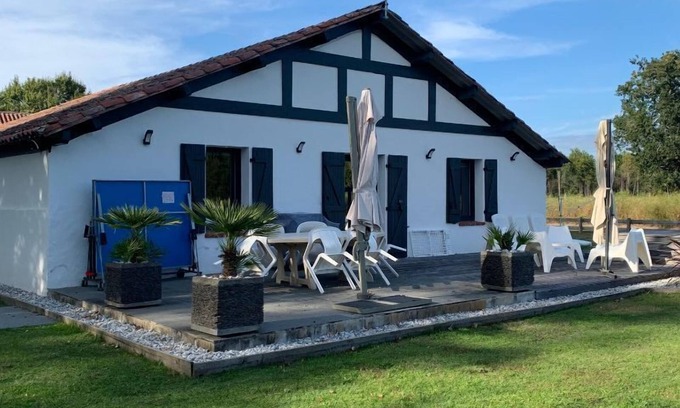 Soustons House | Private Pool Retreat with Ocean Views & 10/10 Guest Rating