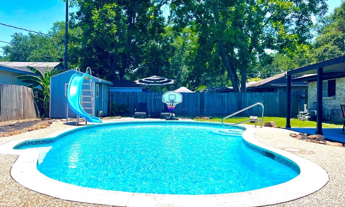 Baytown House | Baytown 3BR Escape: Pool, Game Room & Ocean View Awaits!