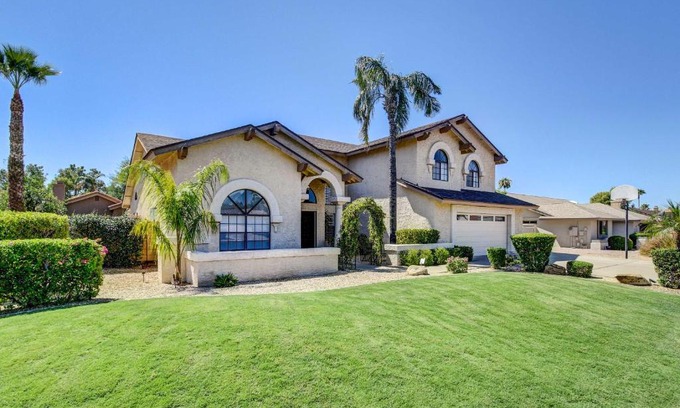 Paradise Valley Mirada House | Elegant Scottsdale Retreat with Pool & Grill – Rated 10/10