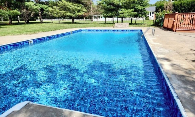 Springfield House | Relaxing Retreat at Private Pool-Majestic Oaks with Spa