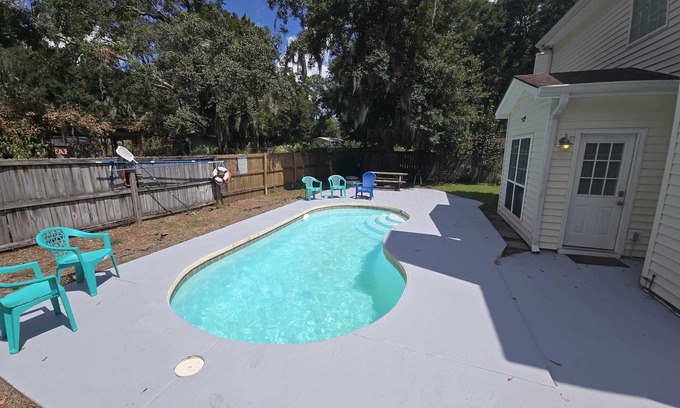 Savannah House | Private Pool Access Near Savannah - Peachy Pied-à-Terre