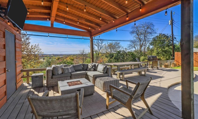 Fort Worth House | Private Pool Oasis with Spectacular Views Near TCU & Dickies Arena