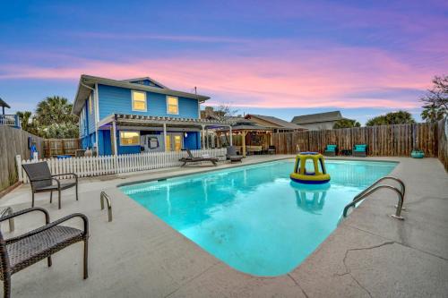Holiday Beach House | Relaxing Retreat with Private Pool and Pet-Friendly Perks