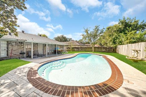 Cloverleaf House | Inviting Holiday Homes in Houston, TX with Pet-Friendly Amenities